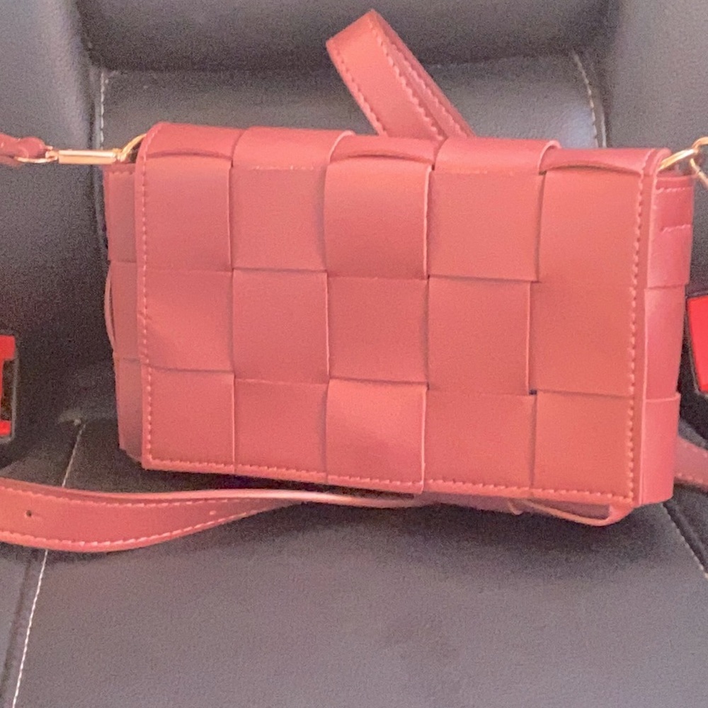 Weaved crossbody purse